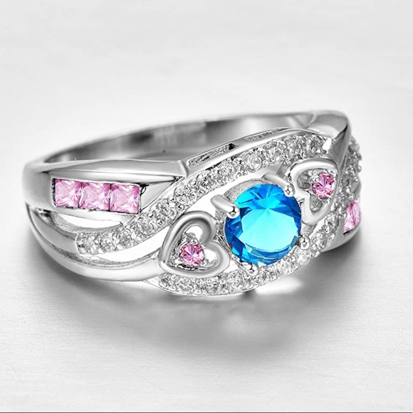 Jewelry - Sterling silver topaz ring